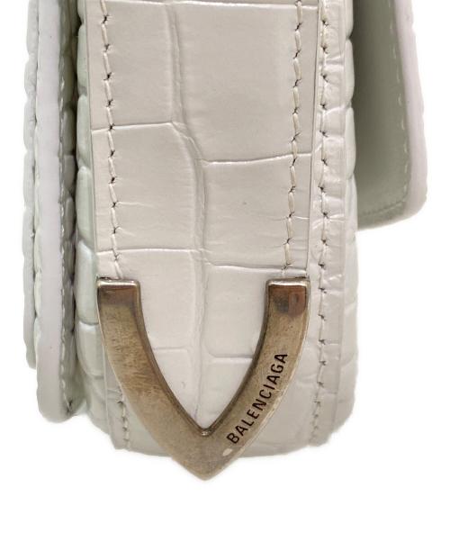 BALENCIAGA（バレンシアガ）BALENCIAGA (バレンシアガ) 型押しショルダーバッグ ホワイトの古着・服飾アイテム