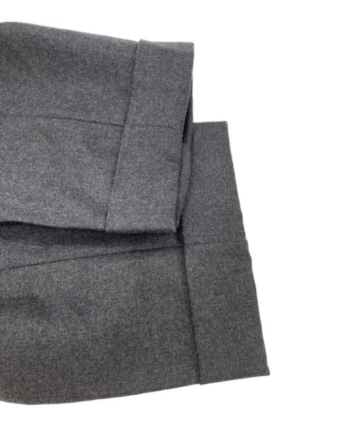 INCOTEX（インコテックス）INCOTEX (インコテックス) SUPER100'sウールサキソニーソリッド1プリーツテーパードパンツ チャコールグレー サイズ:50の古着・服飾アイテム