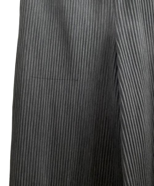 me ISSEY MIYAKE（ミーイッセイ ミヤケ）me ISSEY MIYAKE (ミーイッセイ ミヤケ) プリーツワイドパンツ グレー サイズ:Freeの古着・服飾アイテム