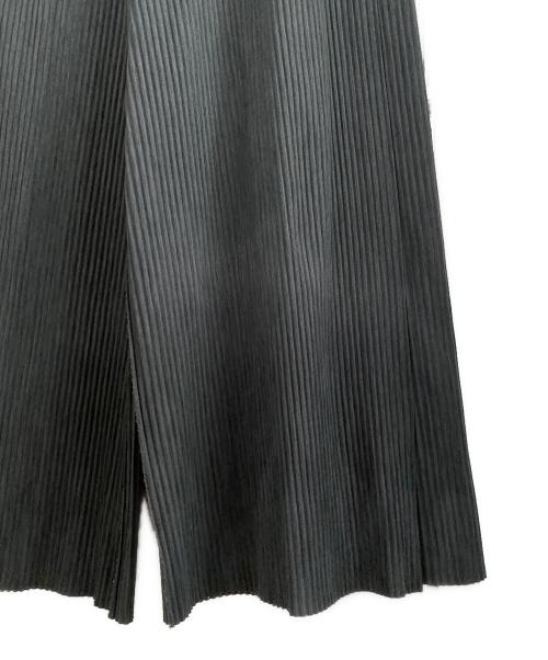 me ISSEY MIYAKE（ミーイッセイ ミヤケ）me ISSEY MIYAKE (ミーイッセイ ミヤケ) プリーツワイドパンツ グレー サイズ:Freeの古着・服飾アイテム