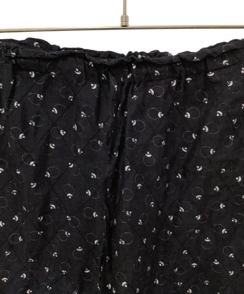 crinkle crinkle crinkle（クリンクル クリンクル クリンクル）crinkle crinkle crinkle (クリンクル クリンクル クリンクル) print quilting pants ブラック サイズ:Fの古着・服飾アイテム