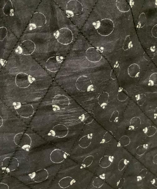 crinkle crinkle crinkle（クリンクル クリンクル クリンクル）crinkle crinkle crinkle (クリンクル クリンクル クリンクル) print quilting pants ブラック サイズ:Fの古着・服飾アイテム