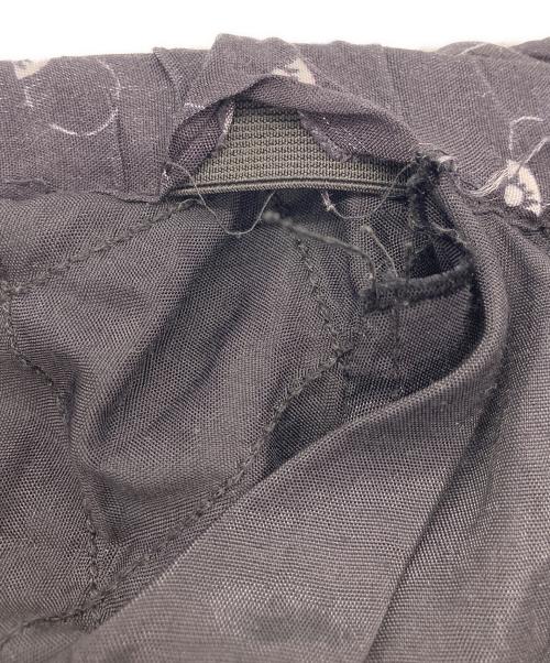 crinkle crinkle crinkle（クリンクル クリンクル クリンクル）crinkle crinkle crinkle (クリンクル クリンクル クリンクル) print quilting pants ブラック サイズ:Fの古着・服飾アイテム