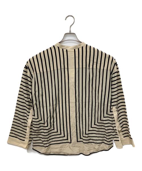 toteme（トーテム）toteme (トーテム) シルクスカーフブラウス ベージュ サイズ:36 未使用品の古着・服飾アイテム