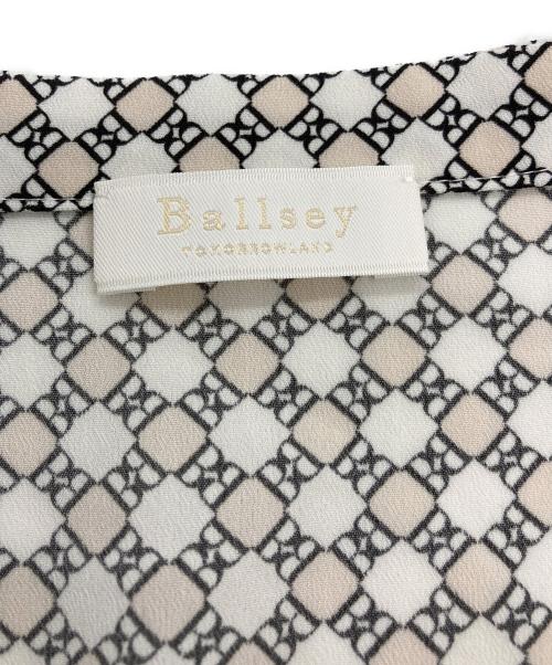 BALLSEY（ボールジィ）BALLSEY (ボールジィ) BBダイアゴナルプリント ウエストタックフレアワンピース ベージュ×ホワイト サイズ:36の古着・服飾アイテム