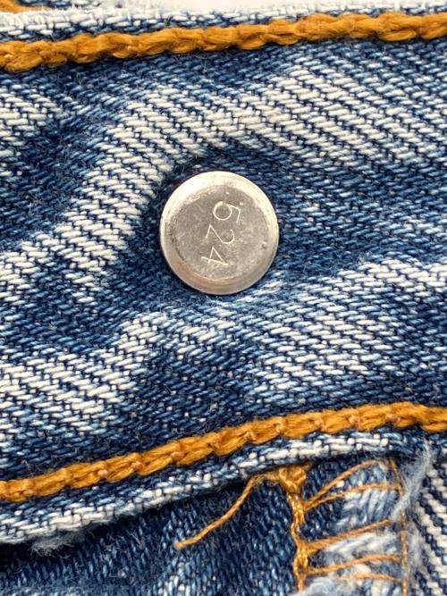 LEVI'S（リーバイス）LEVI'S (リーバイス) 90s 501デニムパンツ　1998年9月製　釦裏524 ブルー サイズ:W31×L36の古着・服飾アイテム