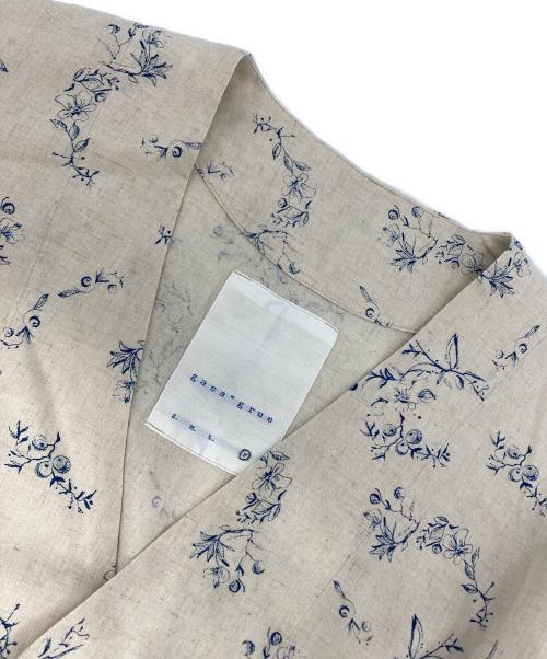 gasa*grue（ガサ）gasa*grue (ガサ) 日常的な一枚 コート アイボリー サイズ:Freeの古着・服飾アイテム