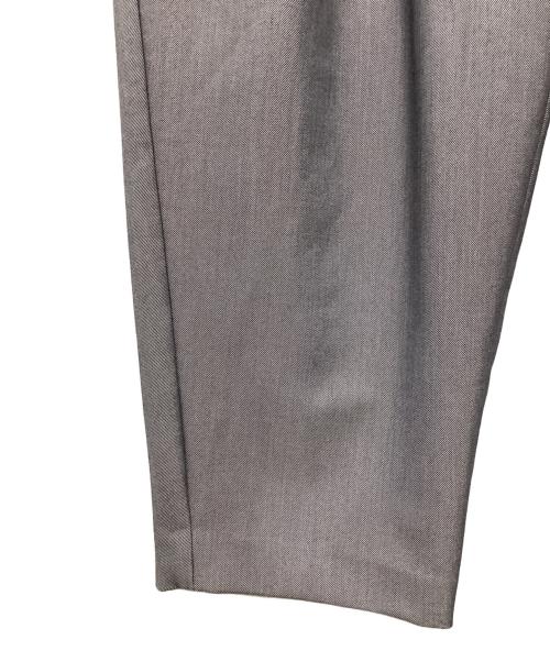 ELENDEEK（エレンディーク）ELENDEEK (エレンディーク) カーブタックパンツ 25年モデル グレー サイズ:SIZE 2 未使用品の古着・服飾アイテム