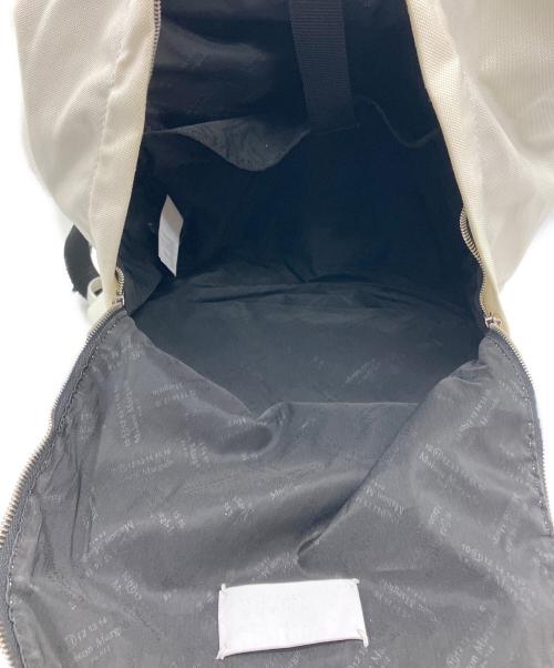 Maison Margiela 11（メゾンマルジェラ 11）Maison Margiela 11 (メゾンマルジェラ 11) ステレオタイプ バックパック ホワイトの古着・服飾アイテム