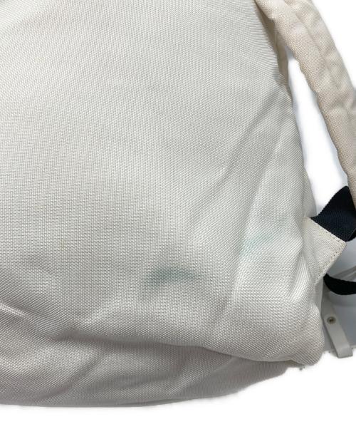 Maison Margiela 11（メゾンマルジェラ 11）Maison Margiela 11 (メゾンマルジェラ 11) ステレオタイプ バックパック ホワイトの古着・服飾アイテム