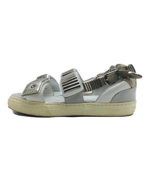 TOGA PULLA（トーガ プルラ）TOGA PULLA (トーガ プルラ) Metal sneaker sandals ホワイト サイズ:EU(TOGA)36、UK3、US6、JP22.5-23の古着・服飾アイテム