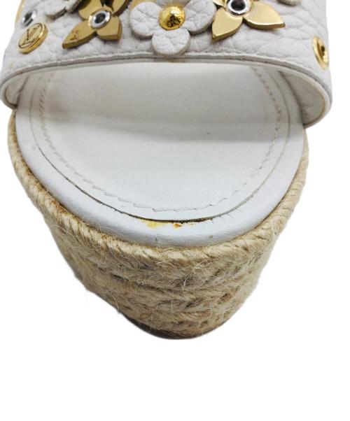 LOUIS VUITTON（ルイ ヴィトン）LOUIS VUITTON (ルイ ヴィトン) ウェッジソールフラワーサンダル ホワイト サイズ:37.5の古着・服飾アイテム