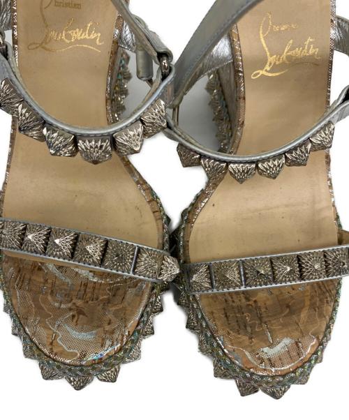 Christian Louboutin（クリスチャン・ルブタン）Christian Louboutin (クリスチャン・ルブタン) スタッズウェッジソールサンダル マルチカラー サイズ:35の古着・服飾アイテム
