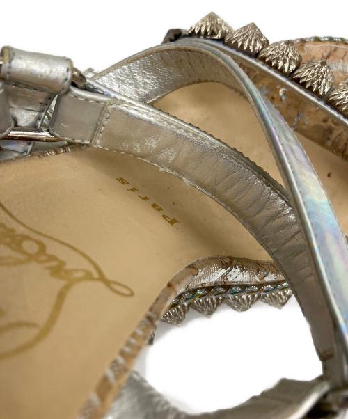 Christian Louboutin（クリスチャン・ルブタン）Christian Louboutin (クリスチャン・ルブタン) スタッズウェッジソールサンダル マルチカラー サイズ:35の古着・服飾アイテム