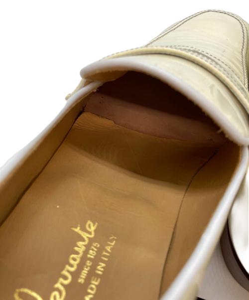 Ferrante（フェランテ）Ferrante (フェランテ) エナメル コインローファー ホワイト サイズ:7　1/2の古着・服飾アイテム