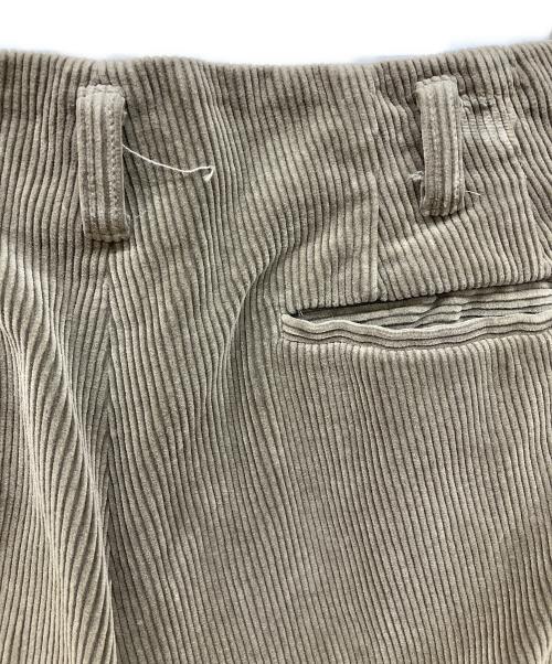 MARKA（マーカ）MARKA (マーカ) 2TUCK COCOON FIT コーデュロイパンツ ブラウン サイズ:3の古着・服飾アイテム