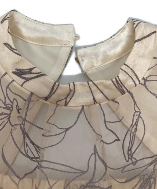 Lily Brown（リリーブラウン）Lily Brown (リリーブラウン) エンボスオーガンジーLilyグリッタードレス ベージュ サイズ:XSの古着・服飾アイテム