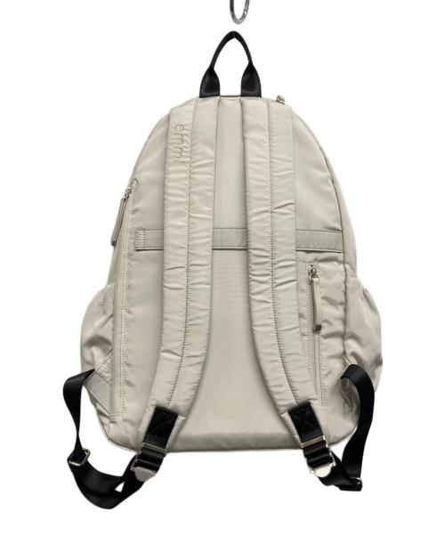 emmi（エミ）emmi (エミ) eco 撥水レザーパイピングギャザーボディーバックパック アイボリーの古着・服飾アイテム