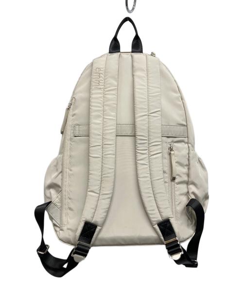 emmi（エミ）emmi (エミ) eco 撥水レザーパイピングギャザーボディーバックパック アイボリーの古着・服飾アイテム