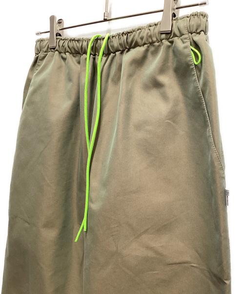 UNSLACKS（アンスラックス）UNSLACKS (アンスラックス) ACTIVE EASY PANTS ベージュ サイズ:Mの古着・服飾アイテム