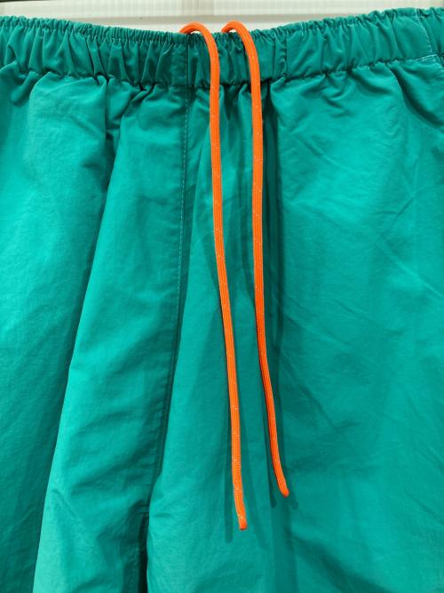 UNSLACKS（アンスラックス）UNSLACKS (アンスラックス) ACTIVE BAGGY SHORTS グリーン サイズ:Mの古着・服飾アイテム