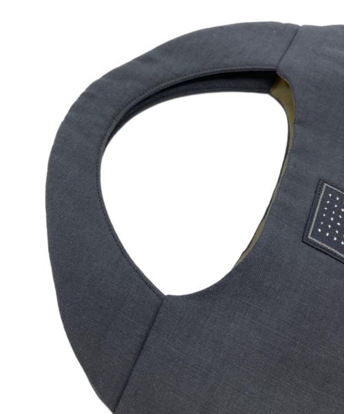 mina perhonen（ミナ ペルホネン）mina perhonen (ミナ ペルホネン) twin flower egg bag グレーの古着・服飾アイテム