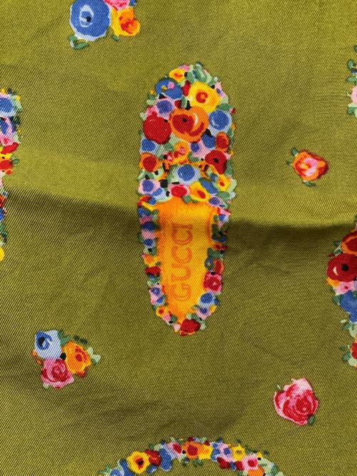 GUCCI（グッチ）GUCCI (グッチ) フラワープリントスカーフ オリーブの古着・服飾アイテム