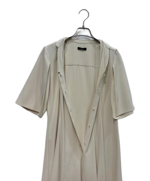 anuans（アニュアンス）anuans (アニュアンス) スキッパーネックスリットスリーブフレアワンピース ベージュ サイズ:Freeの古着・服飾アイテム