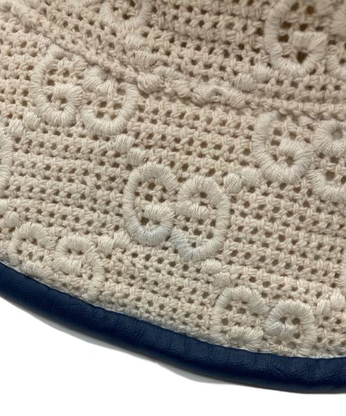 GUCCI（グッチ）GUCCI (グッチ) Leather-trimmed crochet bucket / レザートリムド クロシェ バケット ホワイト サイズ:M(57㎝)の古着・服飾アイテム