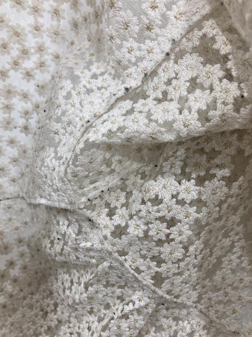 JUSGLITTY（ジャスグリッティー）JUSGLITTY (ジャスグリッティー) ミニブーケ刺繍ブラウス ホワイト サイズ:2の古着・服飾アイテム