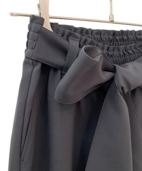 HYKE（ハイク）HYKE (ハイク) ケアフリーイージーパンツ ブラック サイズ:３の古着・服飾アイテム