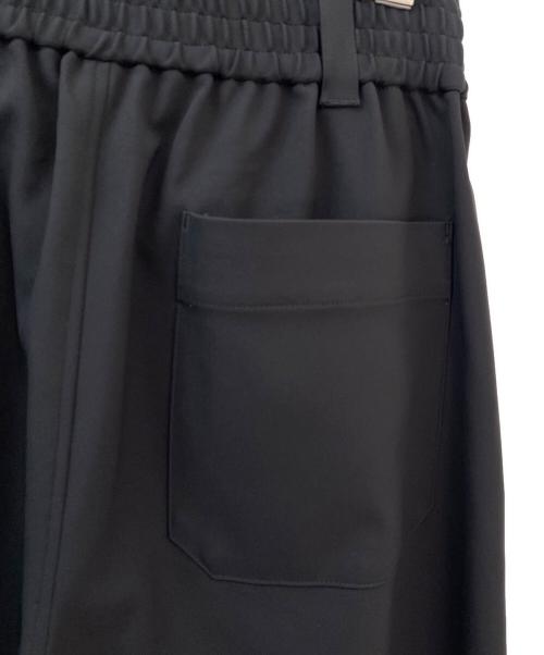 HYKE（ハイク）HYKE (ハイク) ケアフリーイージーパンツ ブラック サイズ:３の古着・服飾アイテム