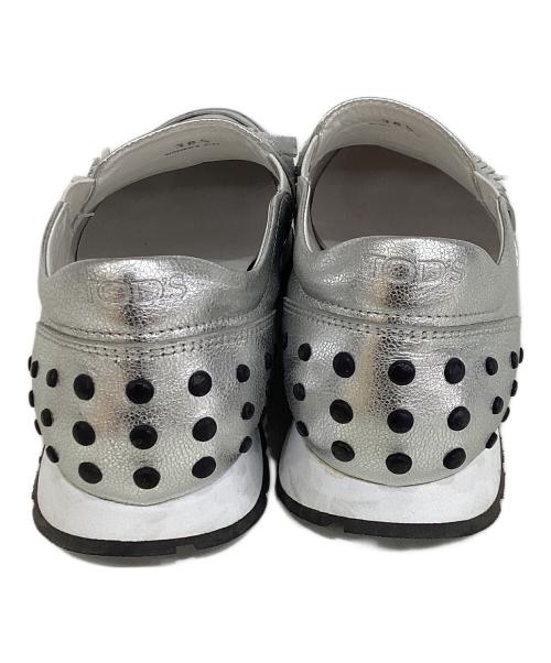 TOD'S（トッズ）TOD'S (トッズ) メタリックフリンジスリッポン シルバー サイズ:36 1/2の古着・服飾アイテム