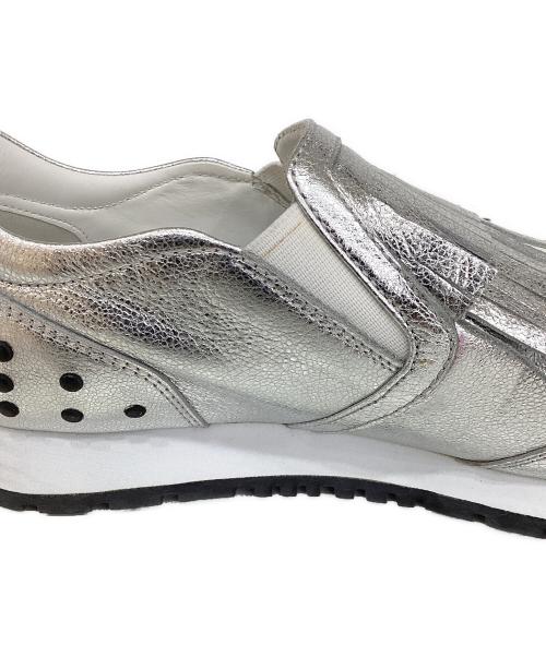 TOD'S（トッズ）TOD'S (トッズ) メタリックフリンジスリッポン シルバー サイズ:36 1/2の古着・服飾アイテム
