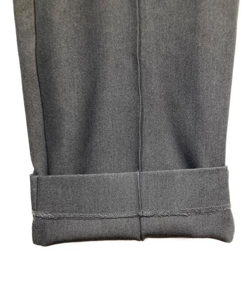 AKTE（アクテ）AKTE (アクテ) ストラップワイドパンツ グレー サイズ:2の古着・服飾アイテム