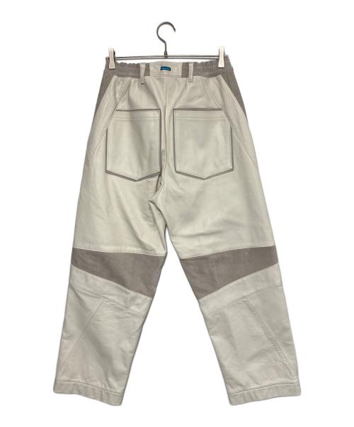 MUZE TURQUOISE LABEL（ミューズ ターコイズ レーベル）MUZE TURQUOISE LABEL (ミューズ ターコイズ レーベル) CIRCUIT WIDE LEATHER TROUSERS オフホワイト サイズ:1の古着・服飾アイテム