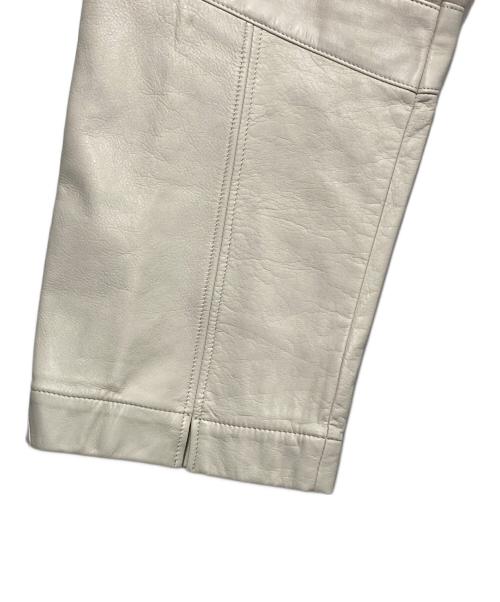 MUZE TURQUOISE LABEL（ミューズ ターコイズ レーベル）MUZE TURQUOISE LABEL (ミューズ ターコイズ レーベル) CIRCUIT WIDE LEATHER TROUSERS オフホワイト サイズ:1の古着・服飾アイテム