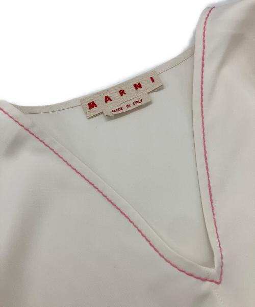 MARNI（マルニ）MARNI (マルニ) ステッチディテールVネックブラウス　TTMA0223A0 オフホワイト サイズ:38の古着・服飾アイテム
