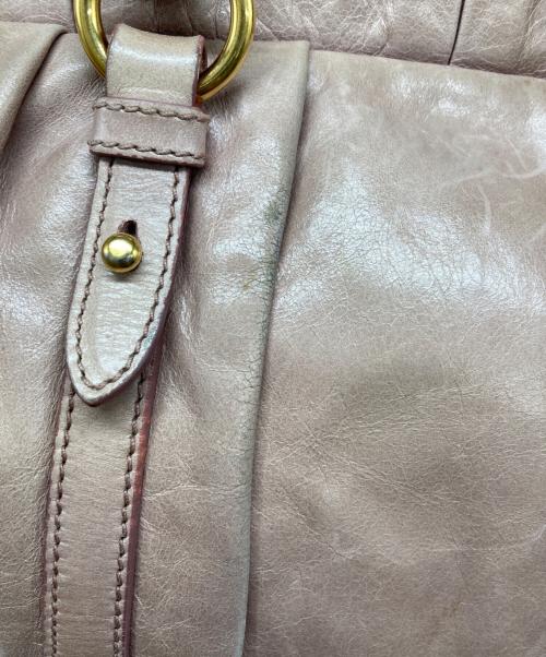 MIU MIU（ミュウミュウ）MIU MIU (ミュウミュウ) VITELLO LUX 2WAYバッグ ピンクベージュの古着・服飾アイテム