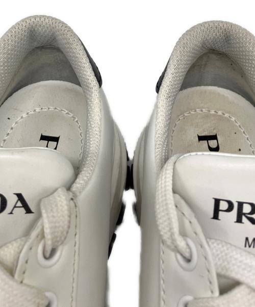PRADA（プラダ）PRADA (プラダ) スニーカー ホワイト サイズ:35の古着・服飾アイテム