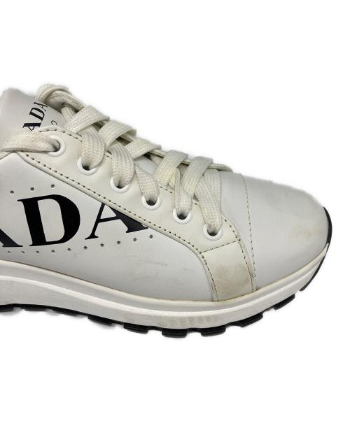PRADA（プラダ）PRADA (プラダ) スニーカー ホワイト サイズ:35の古着・服飾アイテム