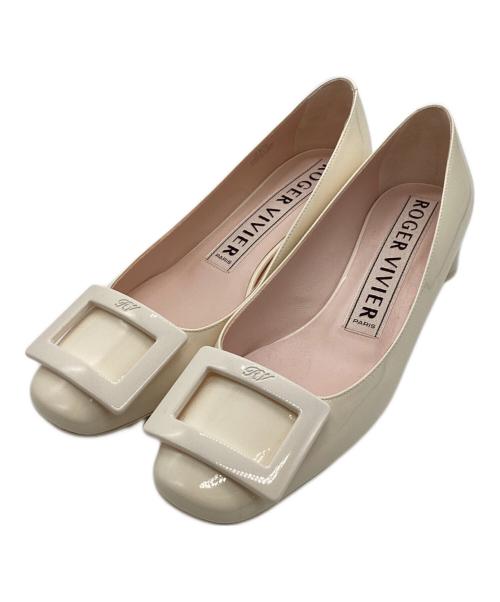 Roger Vivier（ロジェ ヴィヴィエ）Roger Vivier (ロジェ ヴィヴィエ) ユールック パテントレザー バレリーナ アイボリー サイズ:36 1/2の古着・服飾アイテム