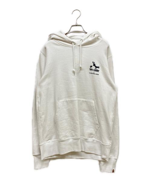 A BATHING APE（アベイシングエイプ）A BATHING APE (アベイシングエイプ) TOM AND JERRY FOOTPRINTS PULLOVER HOODIE ホワイト サイズ:SIZE Mの古着・服飾アイテム