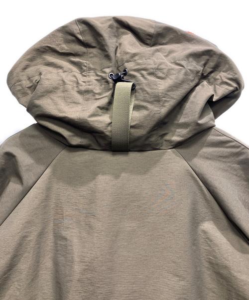 GOOPiMADE（グーピーメイド）GOOPiMADE (グーピーメイド) END clothing (エンドクロージング) ExG Polyhedron Mountain Parka オリーブ サイズ:3の古着・服飾アイテム