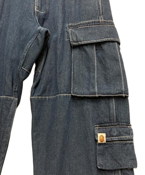 A BATHING APE（ア ベイシング エイプ）A BATHING APE (ア ベイシング エイプ) MULTI POCKET LOOSE FIT CARGO DENIM/マルチポケットルーズフィットカーゴデニム インディゴ サイズ:Sの古着・服飾アイテム