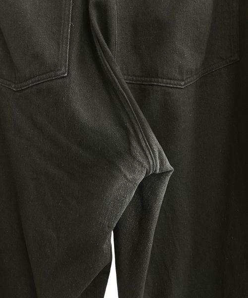 COMOLI（コモリ）COMOLI (コモリ) ベルテッドデニムパンツ ブラック サイズ:2の古着・服飾アイテム