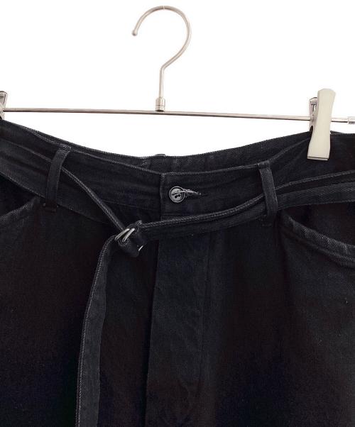 COMOLI（コモリ）COMOLI (コモリ) ベルテッドデニムパンツ ブラック サイズ:2の古着・服飾アイテム