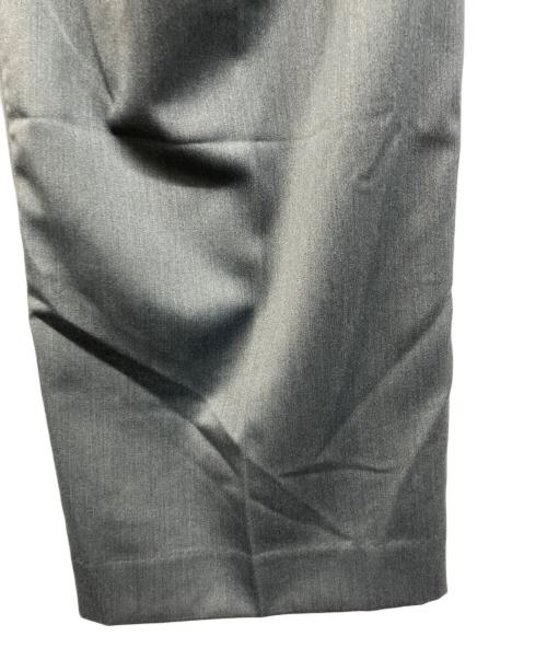 JSELF（ジゼルフ）JSELF (ジゼルフ) Wide Tuck Trousers グレー サイズ:1 未使用品の古着・服飾アイテム
