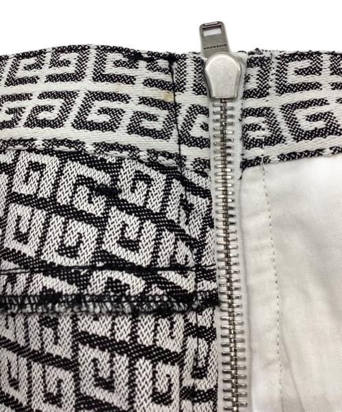 GIVENCHY（ジバンシィ）GIVENCHY (ジバンシィ) モノグラムパターンミニスカート ホワイト×ブラック サイズ:36の古着・服飾アイテム