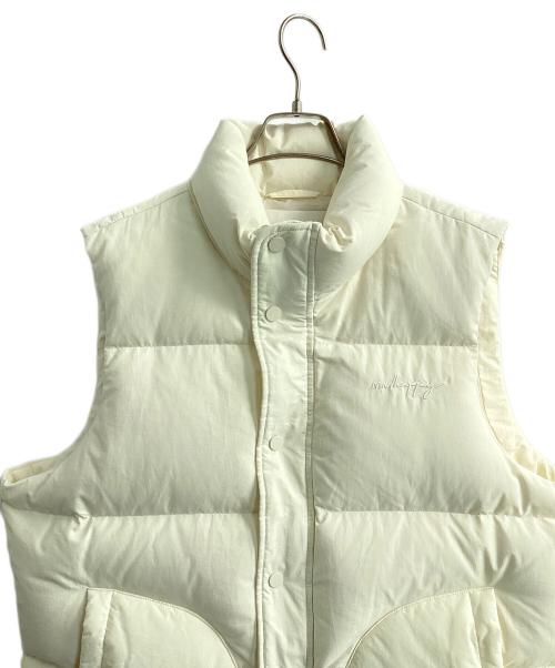 madhappy（マッドハッピー）madhappy (マッドハッピー) ダウンベスト ホワイト サイズ:Mの古着・服飾アイテム
